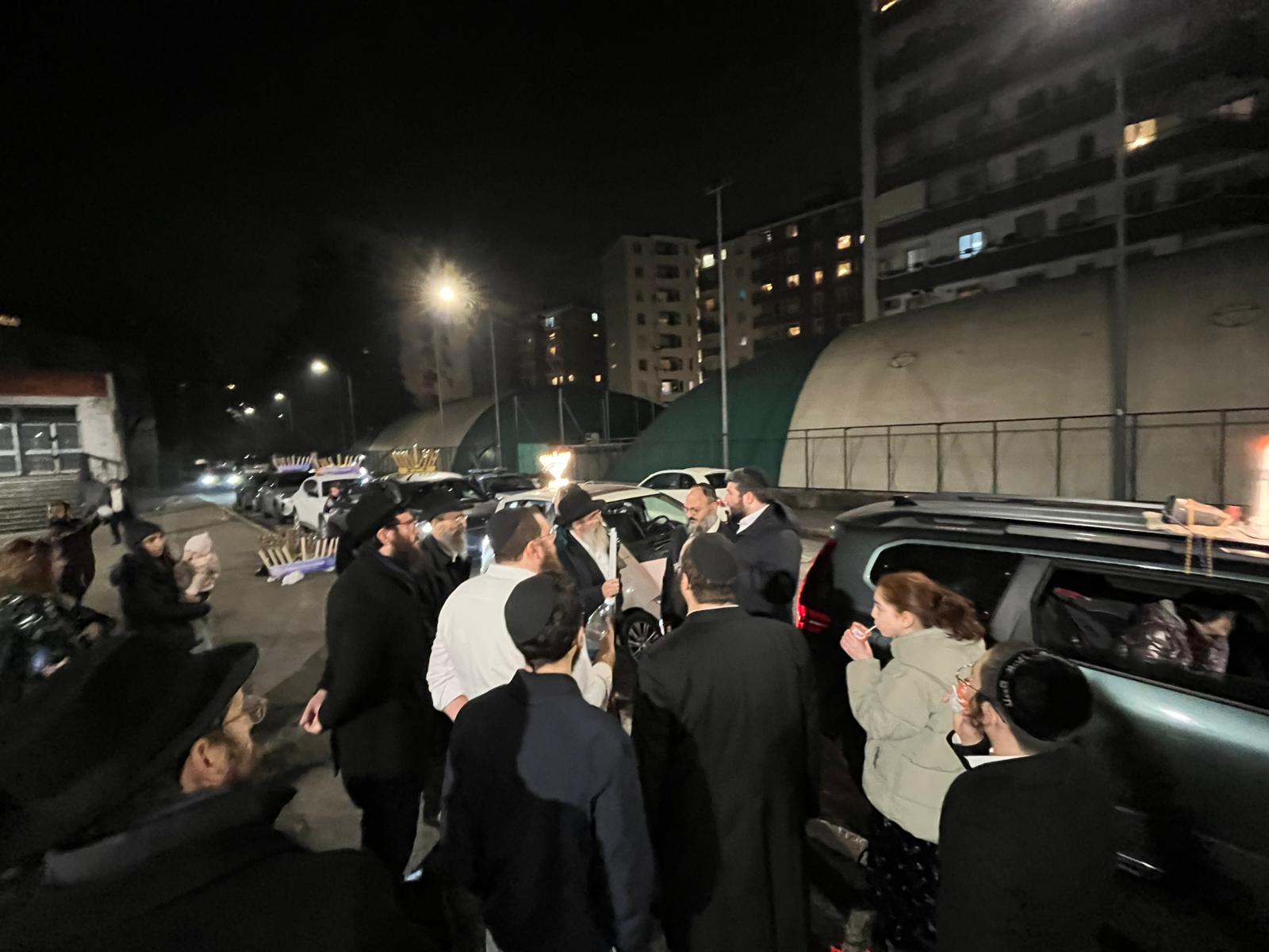 Carovana di auto per Chanukà a Milano