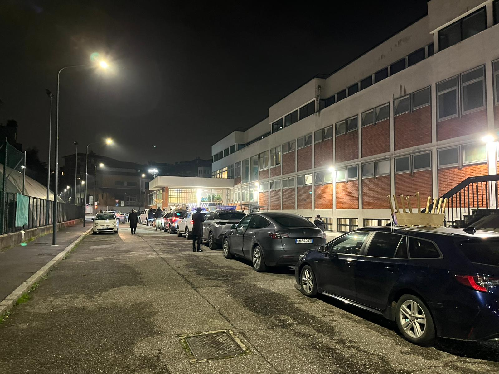 Carovana di auto per Chanukà a Milano